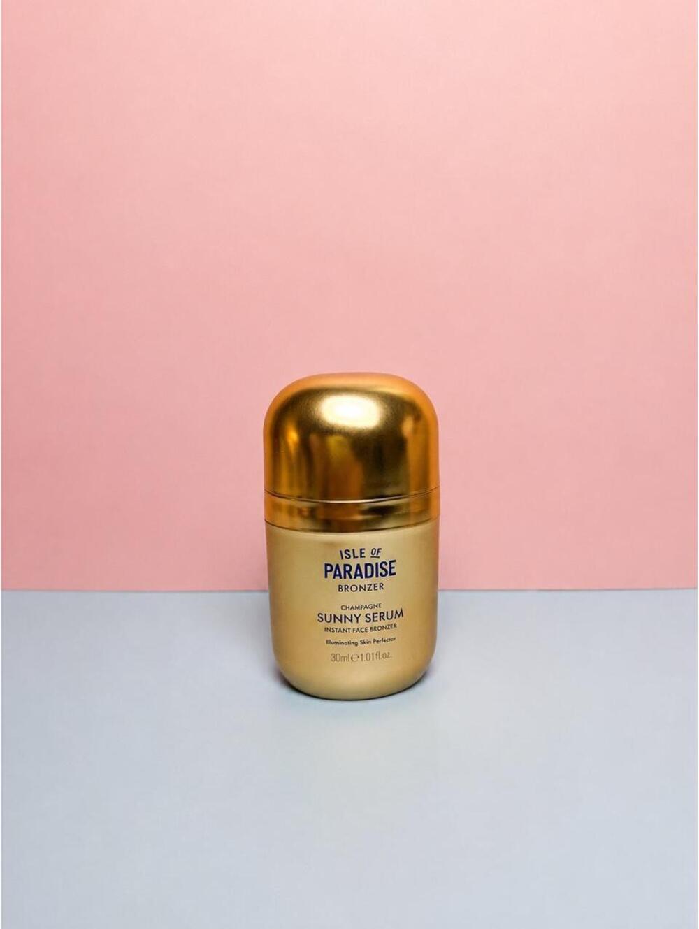 Isle of Paradise  Gold and Tan Makeup